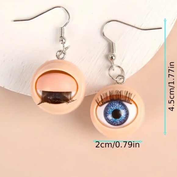Creepy Dolly Eye Earrings with Lashes. Opens and Closes Eyes - Picture 8 of 9